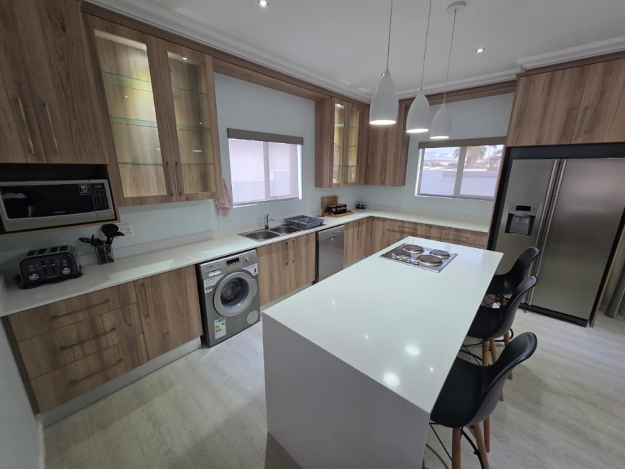 5 Bedroom Property for Sale in Marina Martinique Eastern Cape